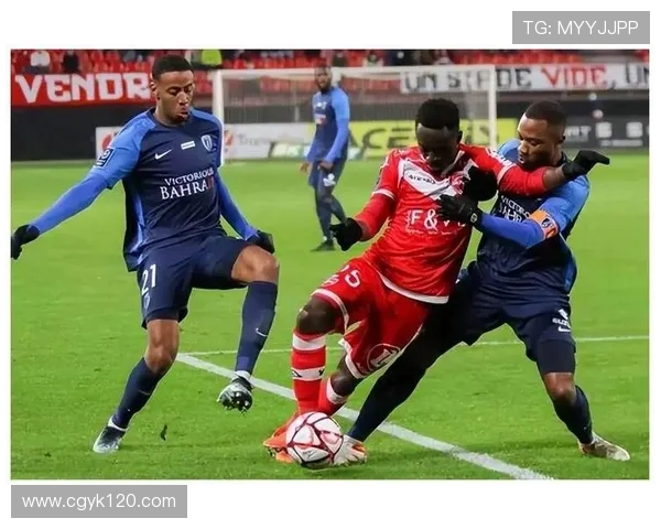 突尼斯三比一力克乌干达斯希里破门阿舒里梅开二度非洲赛场足球激战取胜